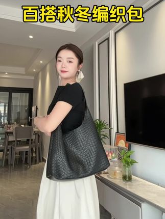 一年四季都能背,质感超好!#托特包 #大容量包包 #包包推荐 #百搭包包 #出门必备