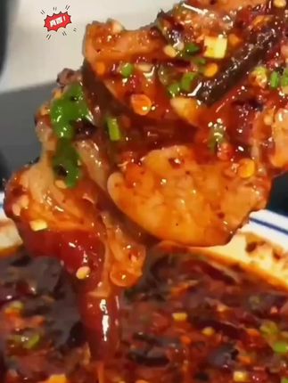 云南酸菜猪脚火锅,酸香鲜美,酸菜和猪脚完美结合,那叫一个好吃#太好吃了 #美食 #解馋 #舌尖上的味道 #地方特色美食
