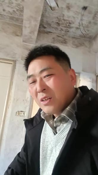 #你有多牛啊?
公司里给你股份了,而且救过你的命。