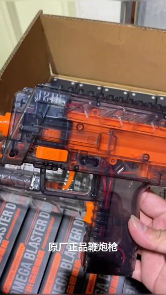 过年玩具摔炮枪三角洲同款MP7冲锋玩具童年乐趣欧米伽#模型玩具 #MP7 #爆款玩具 #防伪标签#好物推荐🔥