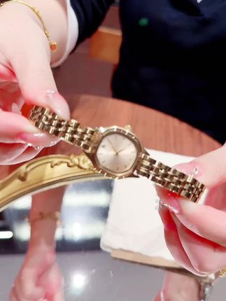 女士经典方形手表 被这只小金表美到了! #手表推荐 #美出高级感