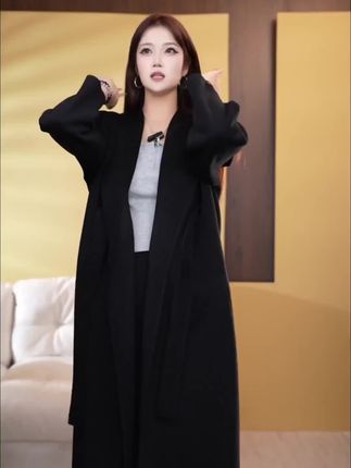穿出优雅气质,显瘦大衣轻松退换! 秋冬必备!这款大衣真的太好穿了!!关键现在有运费险,喜欢就冲吧~#显瘦穿搭#秋冬穿搭#高级感穿搭#毛呢大衣#秋冬穿搭新鲜感在线