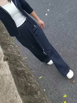 手掌就那么大,握不住的东西太多了人生在世,周圈不了所有人,那便尽心周全自己。#休闲裤#高级感穿搭 #面料柔软舒适