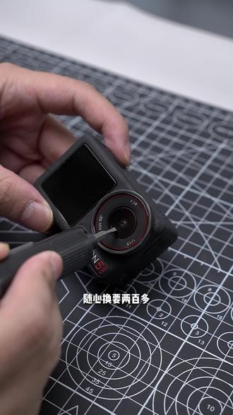 买了运动相机,钢化膜当然也得安排上 #运动相机配件 #运动相机钢化膜 #闪魔 #大疆action5pro