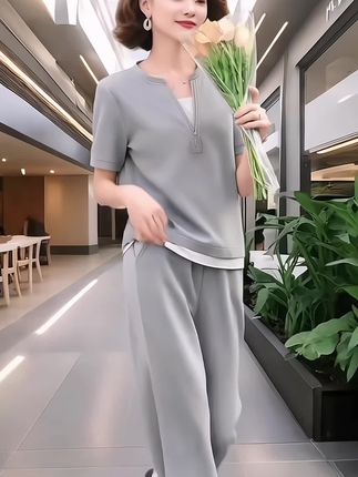 夏装洋气撞色拼接T恤两件套新款中老年女休闲运动套装#气质穿搭 #阔太太时髦服装 #谁穿谁好看 #穿出自信穿出美丽 #暑假出游穿搭
