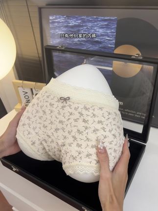 原来内裤穿来穿去还是棉质的舒服啊!还是纯棉的面料,上身软软糯糯的,真的贼舒服!还是超流行的系列追求舒适度的姐妹一定要试试#贴身衣物#女士内裤#平角裤#面料柔软舒适