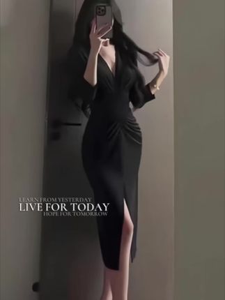 #黑色连衣裙 #高级感穿搭 #女人味穿搭 #御姐范儿 #美出高级感