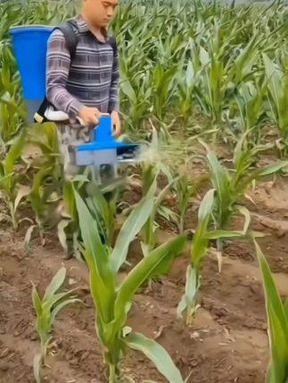 #果园追肥神器肩背追肥器全自动撒追化肥料播种机械神器鱼塘投饵#高性能实用工具 #助力三农 #园林工具 #现代农业机械 #一机多用省时省力省人工