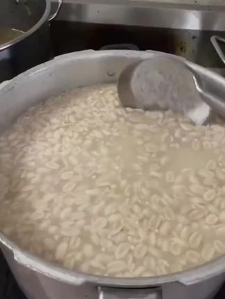 闽南古早味花生汤,香浓丝滑、入口即化,加上芋泥,不管是泡蛋,还是配油条,好吃又营养!#古早花生汤 #闽南美食 #花生汤 #闽南花生汤