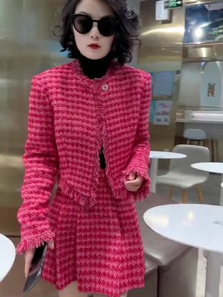 #减龄气质 #时髦穿搭 #高级感穿搭 新款小香风套装#优雅气质 #谁穿谁漂亮