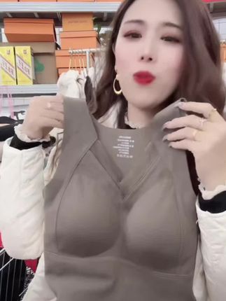 保暖无痕背心上衣秋冬打底背心加厚女士带杯垫 #点击视频左下角定位抢购 #保暖背心#背心#带杯垫免穿文胸