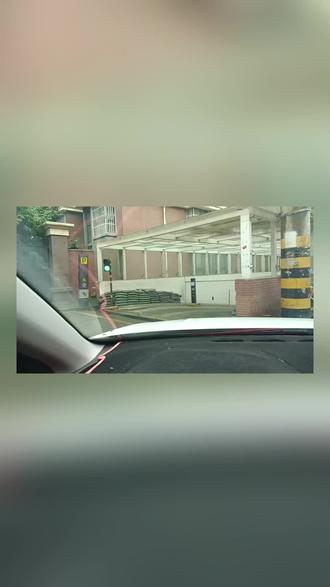 客户比亚迪充电桩故障不显示了,给客户第一时间排除故障,解决问题,感谢客户的支持。联系电话19502985279#比亚迪充电桩#充电桩维修#电工维修#西安同城