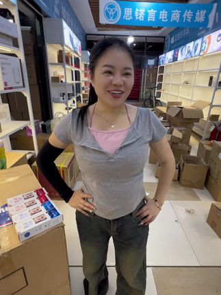 #信宜小乐乐 我的订婚仪式就圆满结束了,我的男朋友也成为了我的老公,但是这两天跟他吵了几句好烦呢,所以我决定拿出一批牙膏给大家,你们都说我的牙齿很漂亮,其实我一直都是用这款牙膏的#好物推荐🔥