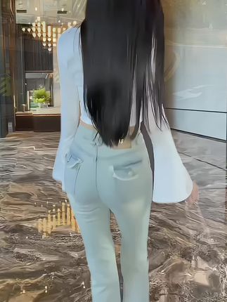 #牛仔裤 #微喇裤 #显瘦显高显腿长 #显瘦穿搭 #气质穿搭