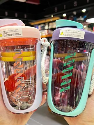 CMSH/草莓生活ins运动摇摇杯健身男女奶昔杯搅拌杯刻度便携水杯#运动摇摇杯 #健身水杯 #奶昔搅拌杯 #便携水杯 #摇摇杯