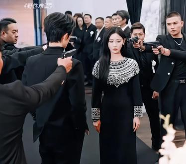 假冒豪门大嫂VS野性小叔子#短剧野性难驯#王晶监制短剧野性难驯#杨泽#曹赛亚