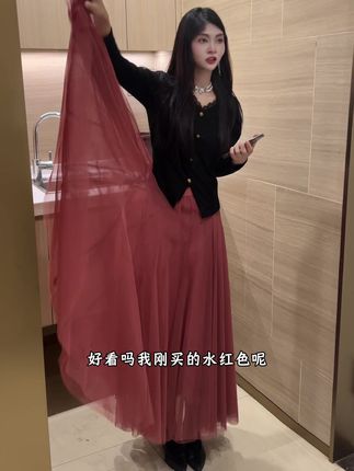 每天不忘一件事就是传递美,毕竟漂亮的是你,好看的是你,被别人羡慕的还是你。#网纱裙 #谁穿谁好看