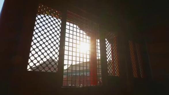 晨钟暮鼓入禅境,光影流转净心灵