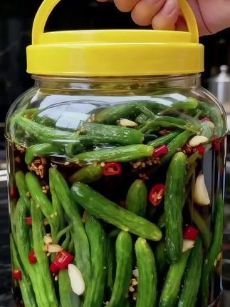 家人们别错过!山东小黄瓜咸菜巨好吃!三斤够够的,鲜脆爆汁超爽脆,不齁咸超入味,配粥拌面追剧都绝了!#小黄瓜咸菜#下饭神器 #美食@抖加上热门 dou+ 热点宝 #强烈推荐