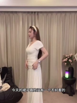 设计感v领短袖半裙套装#休闲减龄穿搭 #修身显瘦 #好物分享🔥