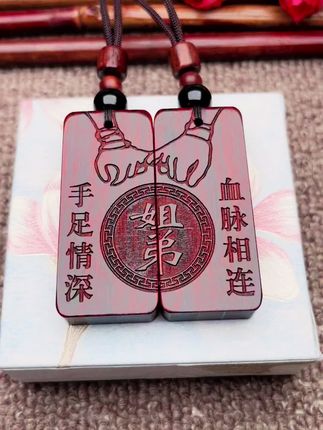 姐姐永远是姐姐,弟弟永远是弟弟,就像那棵亲情树一样,你若是枝,我就是干,而妈妈就是我们的根#手足情深血脉相连