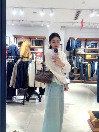 我的小闺蜜,一起逛街,一起吃好吃的。🙈🙈🙈