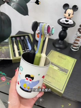 早起嘴巴滂臭,牙根一扣还有一层白泥,一定要试试这个3.0款三型凸面牙刷,刷完真的巨干净巨舒服!#牙刷 #仙女必备 #山型凸面牙刷 #软毛牙刷 #好物推荐