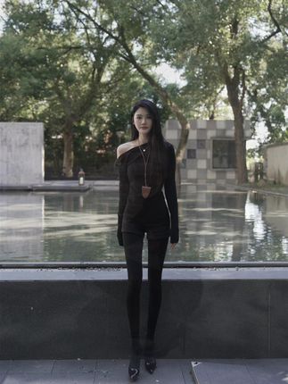 女人一身黑 到哪都ok#厚黑美学 #高级感穿搭 #气质女人 #黑色系穿搭 #职场穿搭