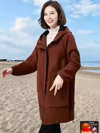 加绒中长款棉服外套 姐妹们,家人们,你们好,降温不用慌,这件加绒中长款棉服外套超暖心。蓬松棉填充锁温,内里加绒亲肤软和,穿上像裹了层“移动小暖炉”。中长款长度护住腰腹,冷风灌不进。简约版型不挑身材,搭卫衣、毛衣都好看,日常通勤、出门逛街穿都合适,保暖又不臃肿,版型漂亮,多种颜色可选,每款颜色都时尚都好看,不挑人,不挑身材,胖瘦都能轻松驾驭,家人们喜欢就来试试吧。 #减龄气质 #外套穿搭 #春秋新款 #谁穿谁漂亮 #减龄显瘦穿搭 。
