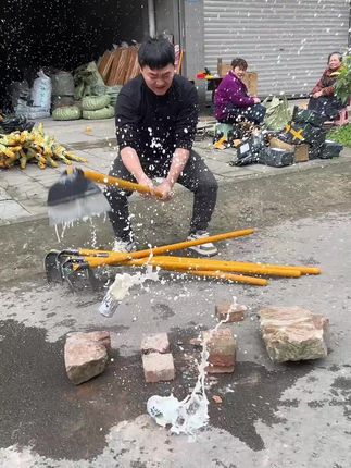 新款农用长柄锄草神器锄地除草锄头专用全钢加厚农具户外挖土种菜#锄草神器 #除草锄头 q