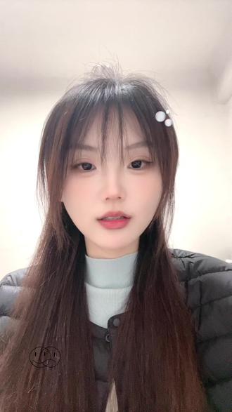 给大家分享一个怎么把头发洗的更柔顺的小妙招
(特效曝光的原因会显得头发稍微有点毛躁,实际还是很柔顺的)
#头发护理 #头发怎么洗 #妙招分享 #内容过于真实 #知识分享