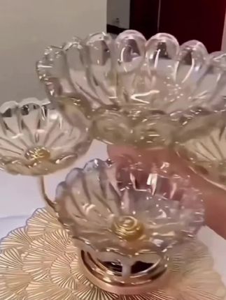 客厅摆放一个可以旋转的#果盘干果水果糖果都可以分类,放在客厅大气又上档次#果盘#高档大气上档次#客厅果盘零食盘