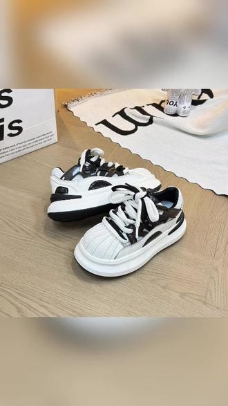 穿上这双潮鞋,轻松驾驭各种街头风格! 姐妹们!这款鞋子真的太好穿了!!关键现在有运费险,喜欢就放心冲吧~ #百搭鞋子 #好穿又好搭 #显高显瘦显腿长 #防滑耐磨 #双12冬日氛围感穿搭大赏