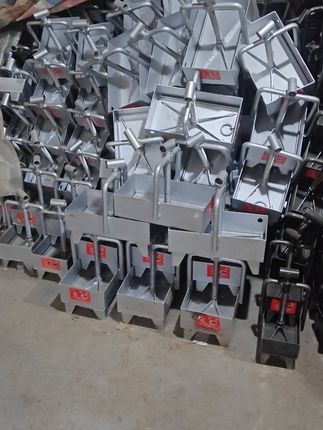 风翔县利民修配厂机电设备五金工具商场县南关城老车站楼下!