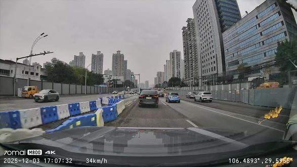 余松路这个潮汐车道完全就是25度偏置角测试场