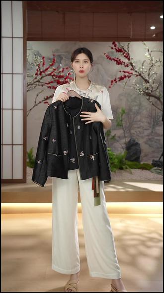 为什么新香云纱穿起来很硬? #香云纱外套 #香云纱怎么保养 #桑蚕丝平时怎么养护