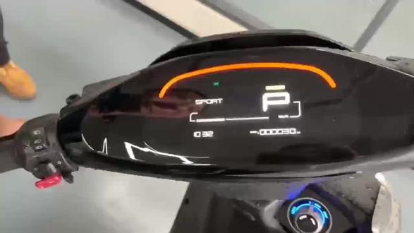 关于极核AE4 SE+ 自行调电压和母线限流 操作时ZEEHO APP与车辆蓝牙断开 只适用极核SE+ 且车子已OTA升级过