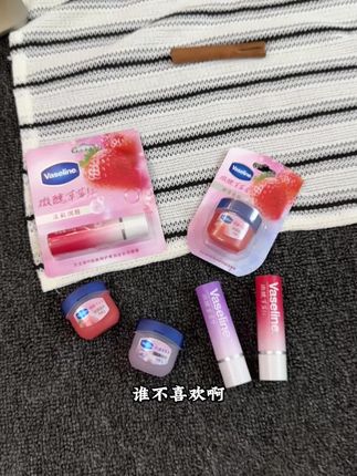 别在撕嘴皮子了赶紧试试凡士林唇膏唇纹重嘴皮多赶紧屯它#唇膏 #凡士林润唇膏 #强烈推荐
