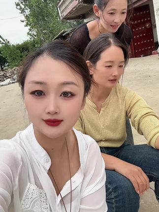 一定要与“能见得你好”的人相处 经营绵长的情谊无论是亲情友情 还是爱情,所有的关系都应如此 能“见得你好”的人 从来不是关系的“旁观者” 而是愿意为你的光亮由衷雀跃的“同行者”