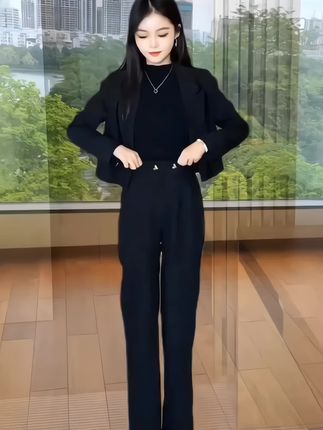 2025年新款小个子西装套装 小个子时尚西装套装女装短款2025春秋新款职业气质西服外套两件套#小个子穿搭#时尚西服套装#春秋新款#气质穿搭#谁穿谁好看