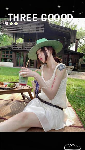 五一出游穿搭!褶皱V领吊带初恋小白裙短款连衣裙 #今天穿什么 #夏天穿搭 #连衣裙 #初恋裙 #THREEGOOOD三吉