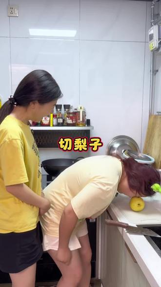 大家帮我看看这闺蜜还能要不 #只要和你靠在一起就会很甜蜜 #两个小苦瓜组成一个幸福的家 #抽象 #厨房与爱