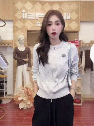 IEF/爱依服2025秋季新款外套运动时尚百搭上衣拉链开衫外套#显瘦穿搭 #内搭外穿都好看 #休闲减龄穿搭 #外套#谁穿谁好看