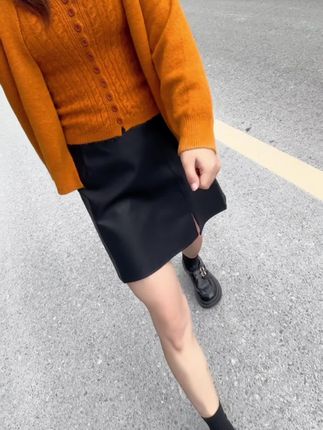 ““承诺不用太好听,行动到位 才是真心,想给你东西的人 不会问你要不要,给你伤害的人也不会怕你疼,能感动人心的 永远不会是言语,而是行动。”#针织开衫#穿搭#显瘦穿搭