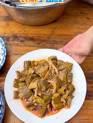 广西下饭菜芋苗酸,开盖即食,酸辣开胃,配粥配饭超好吃!还是#小时候味道 #下饭菜 #太好吃了 #乡村味道 #芋苗酸