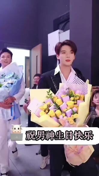 当男神看到艺艺和可可一起回长沙为男神庆生的时候男神感动的都快哭了🥰🥰🥰
奔赴星城长沙,携满心温柔与美好,昊艺可可如约相聚,暖心相伴为男神庆生,愿烟火向星辰,所愿皆成真,祝男神生日快乐岁岁安康。#昊艺💛星城唱将 #昊瀚男神 @昊艺💛星城 @可可🥤星城 @昊瀚•星城合伙人 @抖音媒体内容优推官 @抖音Dou+上热门 @星城创想 #舞台上闪闪发光的你们 #舞台是你们的主场 #星城创想