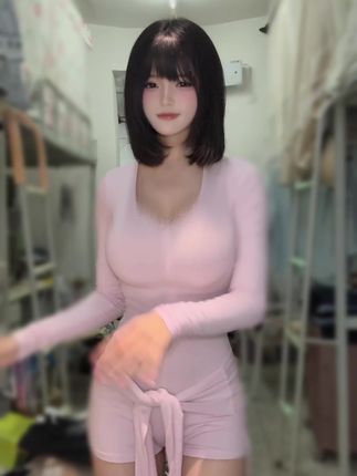 老公最近别联系了不知道你老婆怎么查到我了刚刚抓到我给了我几个大逼斗 不过你老婆打的比你爽多了#宿舍 #舞蹈 #女大学生 #浅跳一下