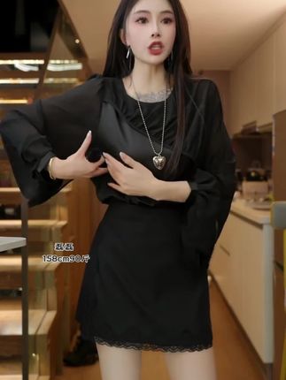 磊磊【高智优雅】早秋上新压褶气质衬衫@磊磊二铺发了一个抖音短视频,你尽管点开,不好看算我输! #高级感穿搭 #穿出高级感 #显瘦穿搭 #优雅气质 #衬衫
