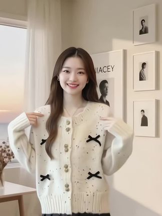 你是短暂的花朵,也是长久的琥珀#精致蝴蝶结毛衣#毛衣外套#带细闪#双扣设计#蝴蝶结设计