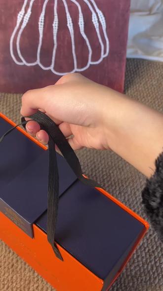 告别法令纹,平滑紧致,退货无忧! 这个面霜真的好用!我用了三个月了,皮肤状态稳定,没有不适感。现在有运费险活动,不放心就先试一单吧#护肤 #面霜 #保湿 #抗皱嫩肤霜 #干净且上镜的珠圆玉润妆